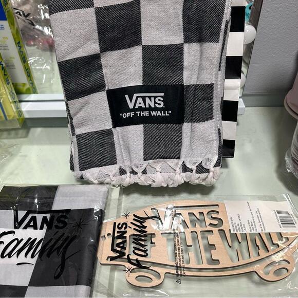 VANS Family Exclusive Bundle - Picture 2 of 5